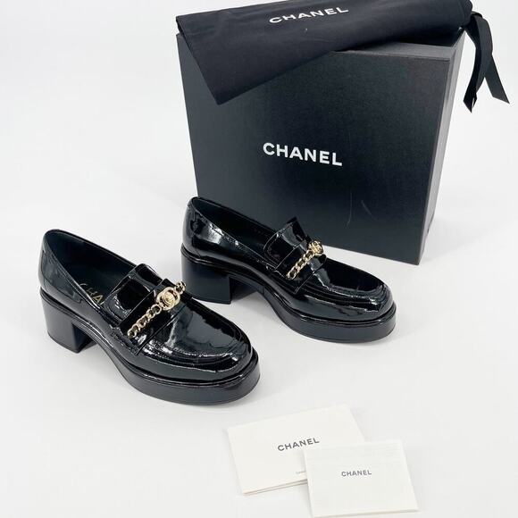 NWB Chanel Black Shiny Patent Calfskin Logo Loafer Moccasin FW2024 size EU 37 - Picture 2 of 15